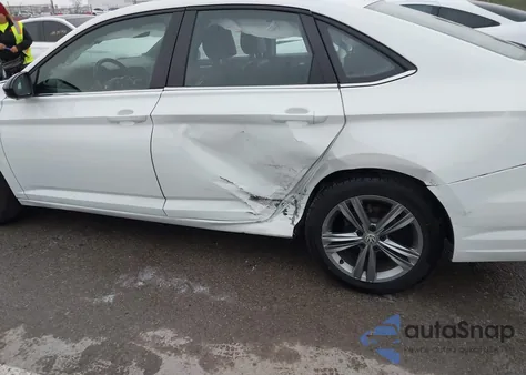 2019 Volkswagen Jetta 1.4T R-Line/1.4T S/1.4T Se z USA, uszkodzony, nr VIN 3VWC57BU1KM172137